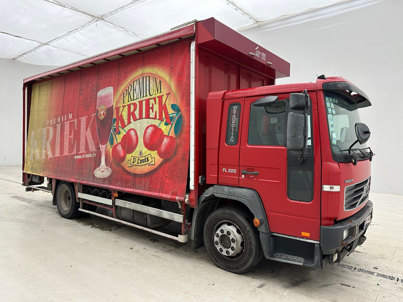 Volvo FL 220 - 侧帘卡车:图3 Volvo FL 220 - 侧帘卡车:图3
