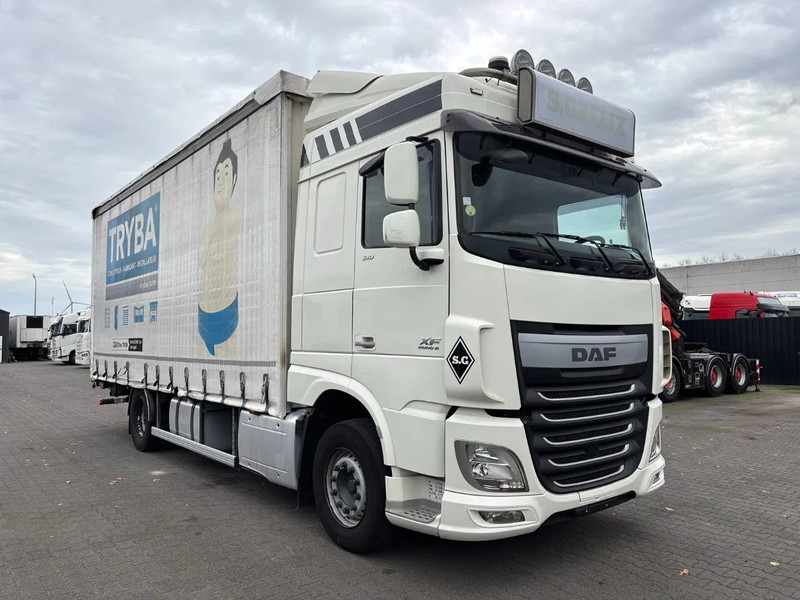 DAF XF 510 Spacecab Euro 6 Retarder - 侧帘卡车:图2 DAF XF 510 Spacecab Euro 6 Retarder - 侧帘卡车:图2