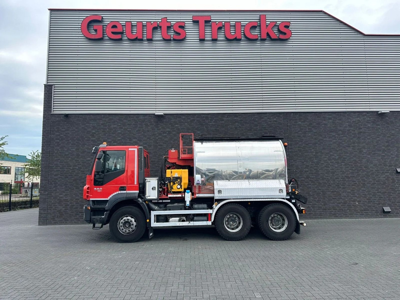 Iveco Trakker 330 6X4 LINNHOFF& HENNE AWÖL 600 6M3 ASF - 卡车:图1 Iveco Trakker 330 6X4 LINNHOFF& HENNE AWÖL 600 6M3 ASF - 卡车:图1