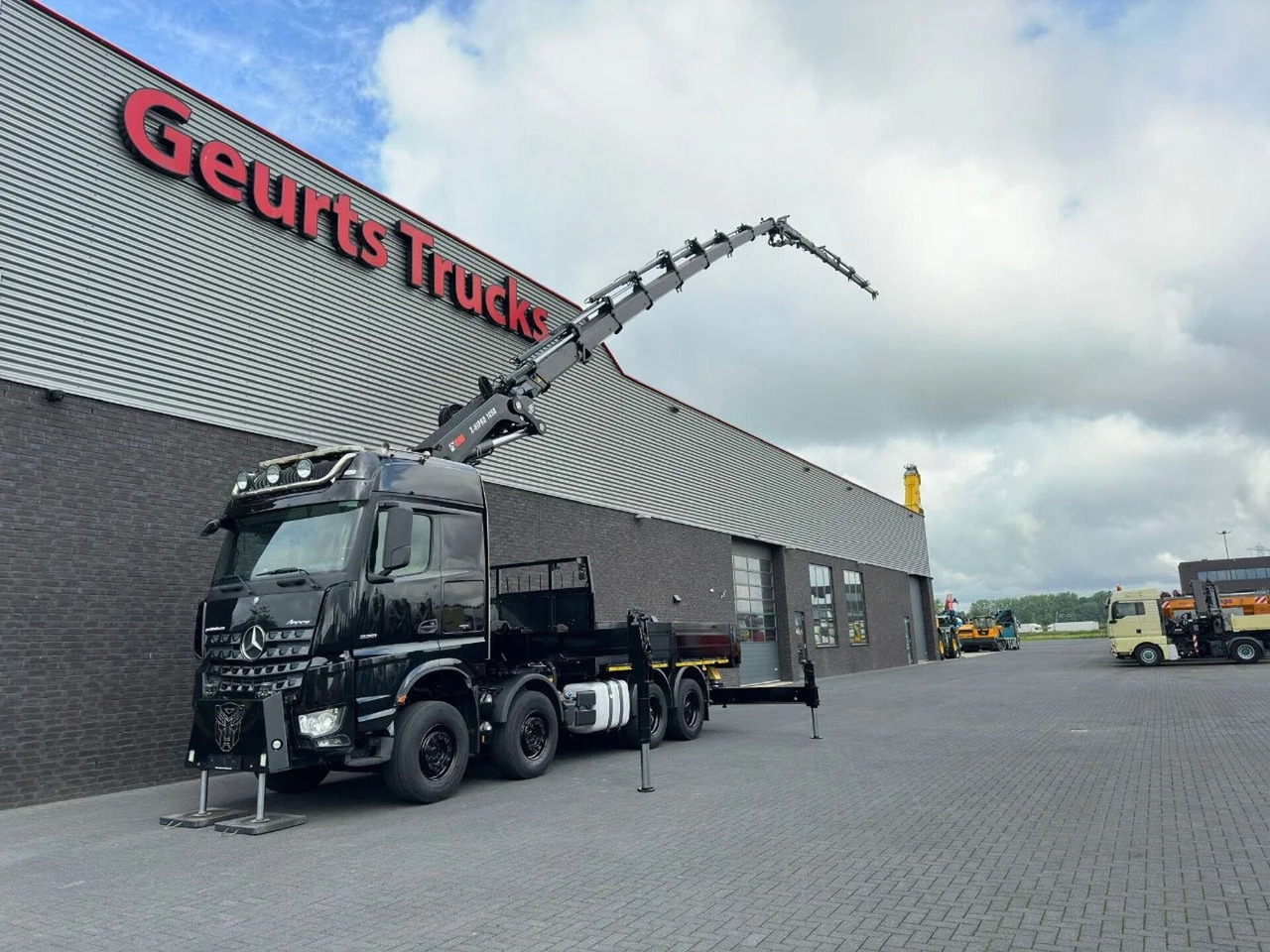 Mercedes-Benz Arocs 3251 8X4 + HIAB 1058 E-8 + JIB 150X-6 JDC - 起重车:图2 Mercedes-Benz Arocs 3251 8X4 + HIAB 1058 E-8 + JIB 150X-6 JDC - 起重车:图2