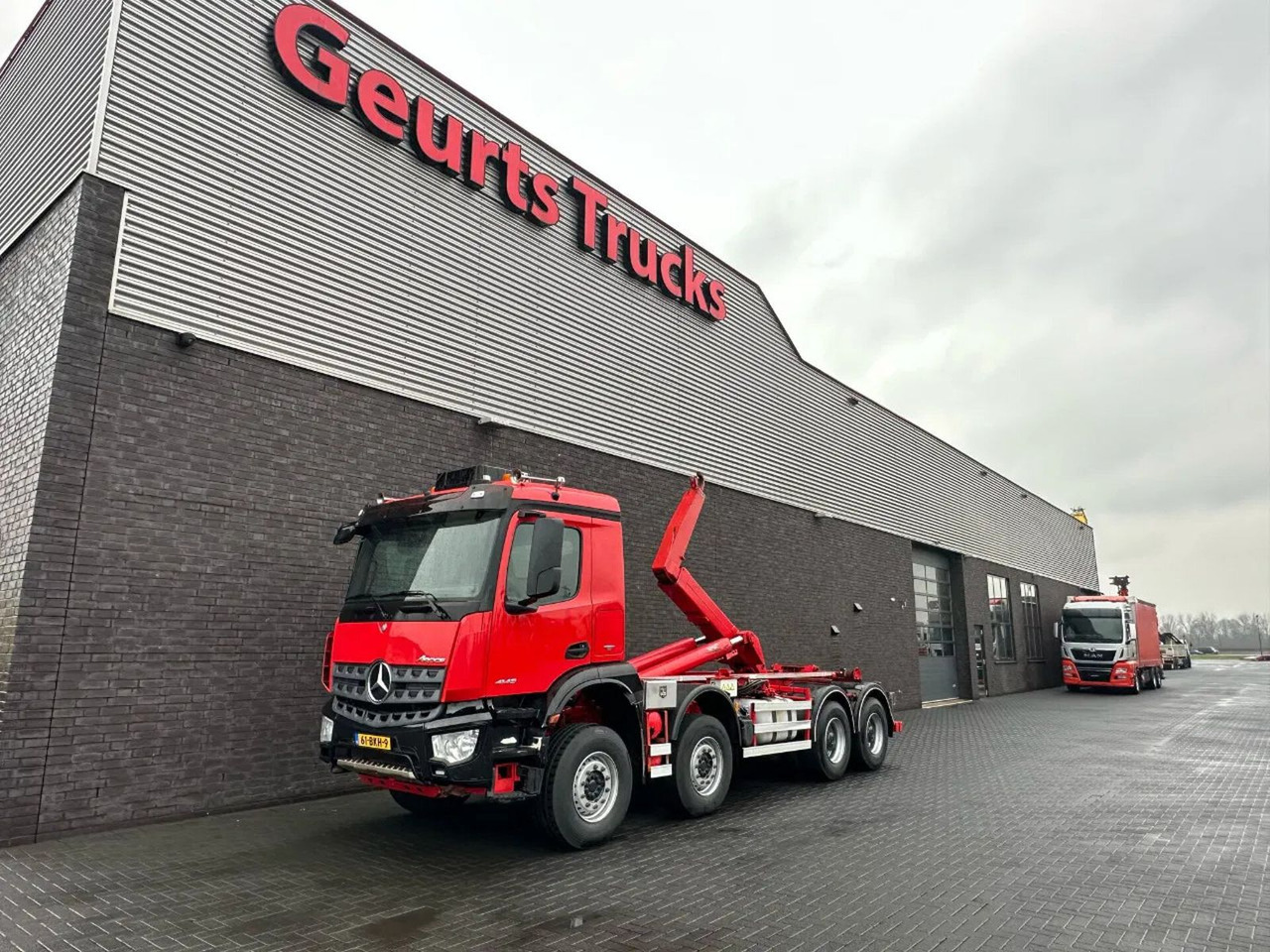 Mercedes-Benz Arocs 8X4 VDL S-30-6600 HAAKARMSYSTEEM/ABROLLKIP - 吊钩升降车:图2 Mercedes-Benz Arocs 8X4 VDL S-30-6600 HAAKARMSYSTEEM/ABROLLKIP - 吊钩升降车:图2