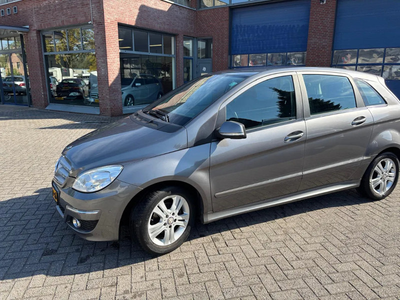 Mercedes-Benz B-Klasse B 180 Automaat Trekhaak - 汽车:图1 Mercedes-Benz B-Klasse B 180 Automaat Trekhaak - 汽车:图1