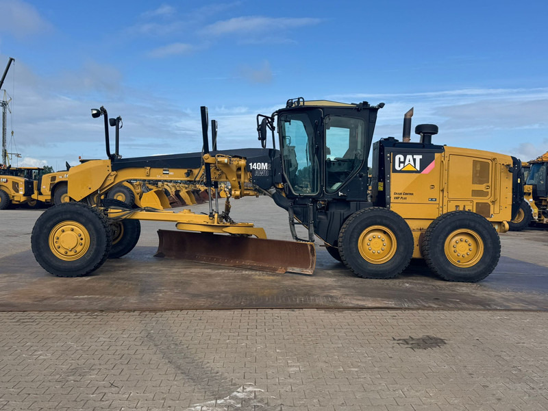 Caterpillar 140M2 AWD - 平路机:图1 Caterpillar 140M2 AWD - 平路机:图1