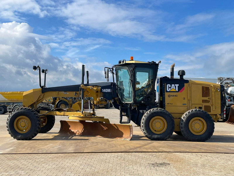 平路机 Caterpillar 140M2：图1
