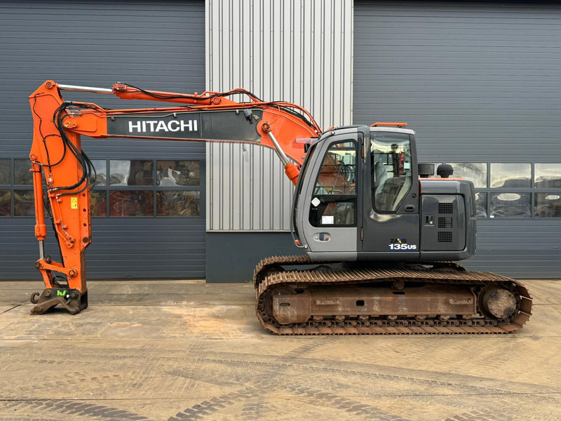 Hitachi ZX135US - 履带式挖掘机:图1 Hitachi ZX135US - 履带式挖掘机:图1