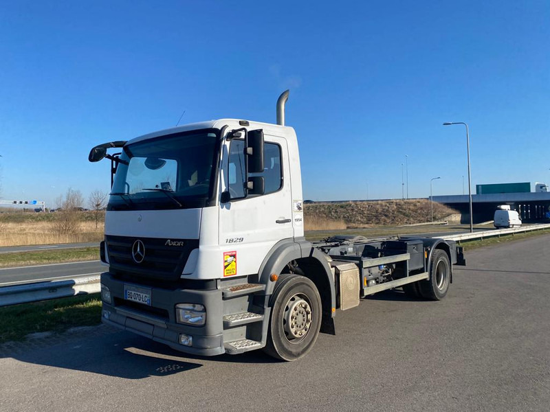 MERCEDESBENZ AXOR 1829 4x2 chassis cab - 驾驶室底盘卡车:图1 MERCEDESBENZ AXOR 1829 4x2 chassis cab - 驾驶室底盘卡车:图1