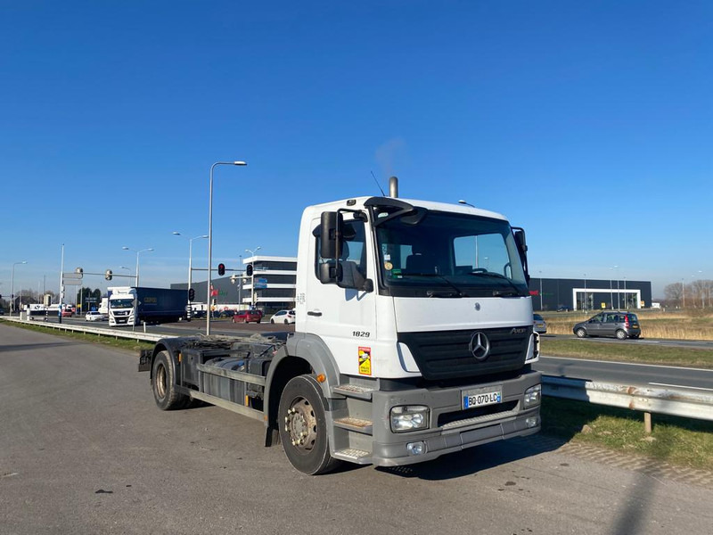 MERCEDESBENZ AXOR 1829 4x2 chassis cab - 驾驶室底盘卡车:图2 MERCEDESBENZ AXOR 1829 4x2 chassis cab - 驾驶室底盘卡车:图2