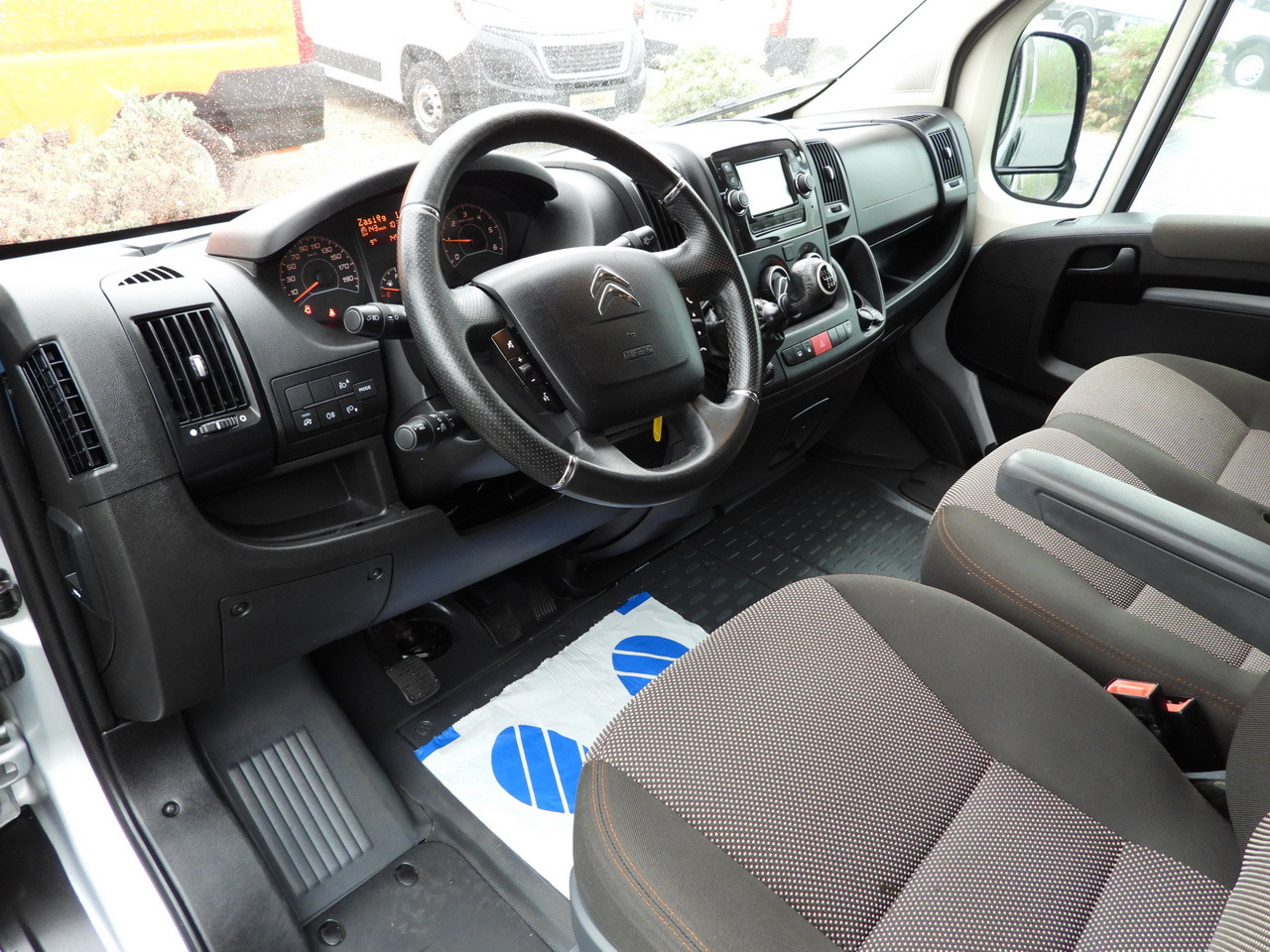 CITROEN JUMPER BOX DELIVERY VAN 7 SEATS CRUISE CONTROL LED LIGHTS AIR CONDITIONING 165HP - 无侧窗厢式货车:图2 CITROEN JUMPER BOX DELIVERY VAN 7 SEATS CRUISE CONTROL LED LIGHTS AIR CONDITIONING 165HP - 无侧窗厢式货车:图2