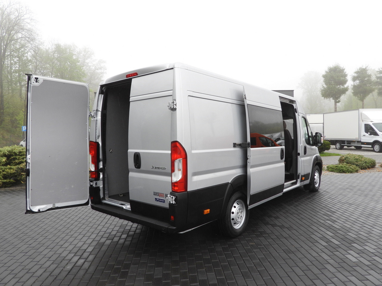 CITROEN JUMPER BOX DELIVERY VAN 7 SEATS CRUISE CONTROL LED LIGHTS AIR CONDITIONING 165HP - 无侧窗厢式货车:图3 CITROEN JUMPER BOX DELIVERY VAN 7 SEATS CRUISE CONTROL LED LIGHTS AIR CONDITIONING 165HP - 无侧窗厢式货车:图3