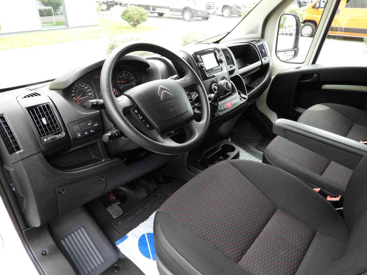 CITROEN JUMPER BOX LIFT 8 PALLETS CRUISE CONTROL NAVIGATION AIR CONDITIONING 165HP - 厢式货车:图2 CITROEN JUMPER BOX LIFT 8 PALLETS CRUISE CONTROL NAVIGATION AIR CONDITIONING 165HP - 厢式货车:图2