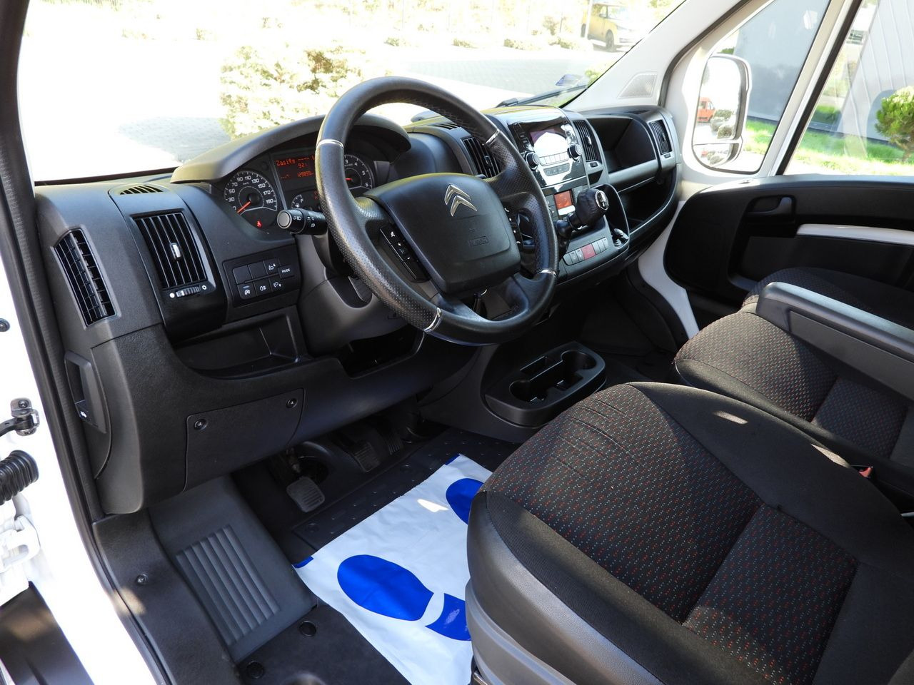 CITROEN JUMPER STAKE BODY DOUBLE CABIN DOKA 7 SEATS PNEUMATICS AIR CONDITIONING 140HP - 平板货车:图2 CITROEN JUMPER STAKE BODY DOUBLE CABIN DOKA 7 SEATS PNEUMATICS AIR CONDITIONING 140HP - 平板货车:图2