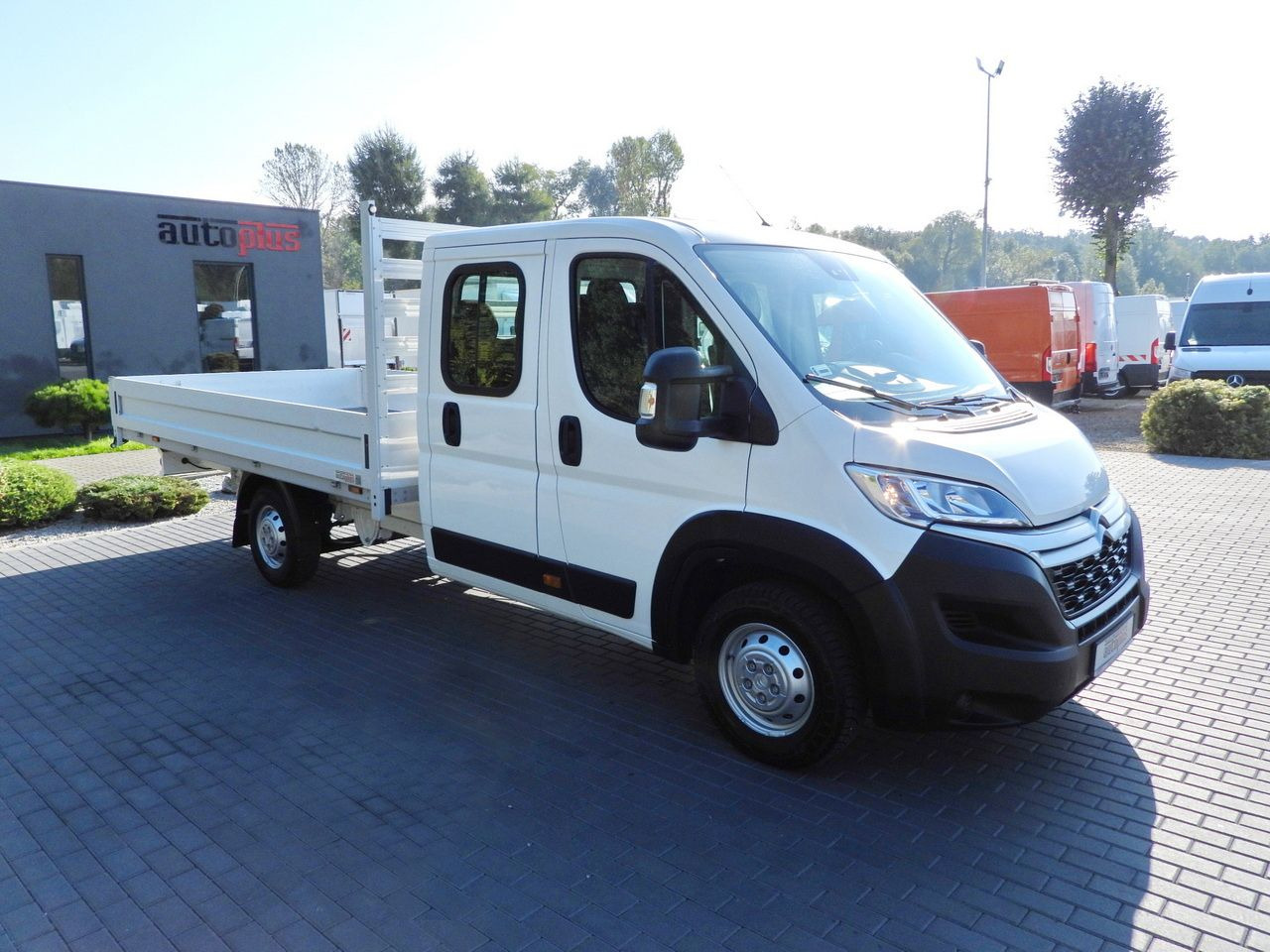 CITROEN JUMPER STAKE BODY DOUBLE CABIN DOKA 7 SEATS PNEUMATICS AIR CONDITIONING 140HP - 平板货车:图4 CITROEN JUMPER STAKE BODY DOUBLE CABIN DOKA 7 SEATS PNEUMATICS AIR CONDITIONING 140HP - 平板货车:图4