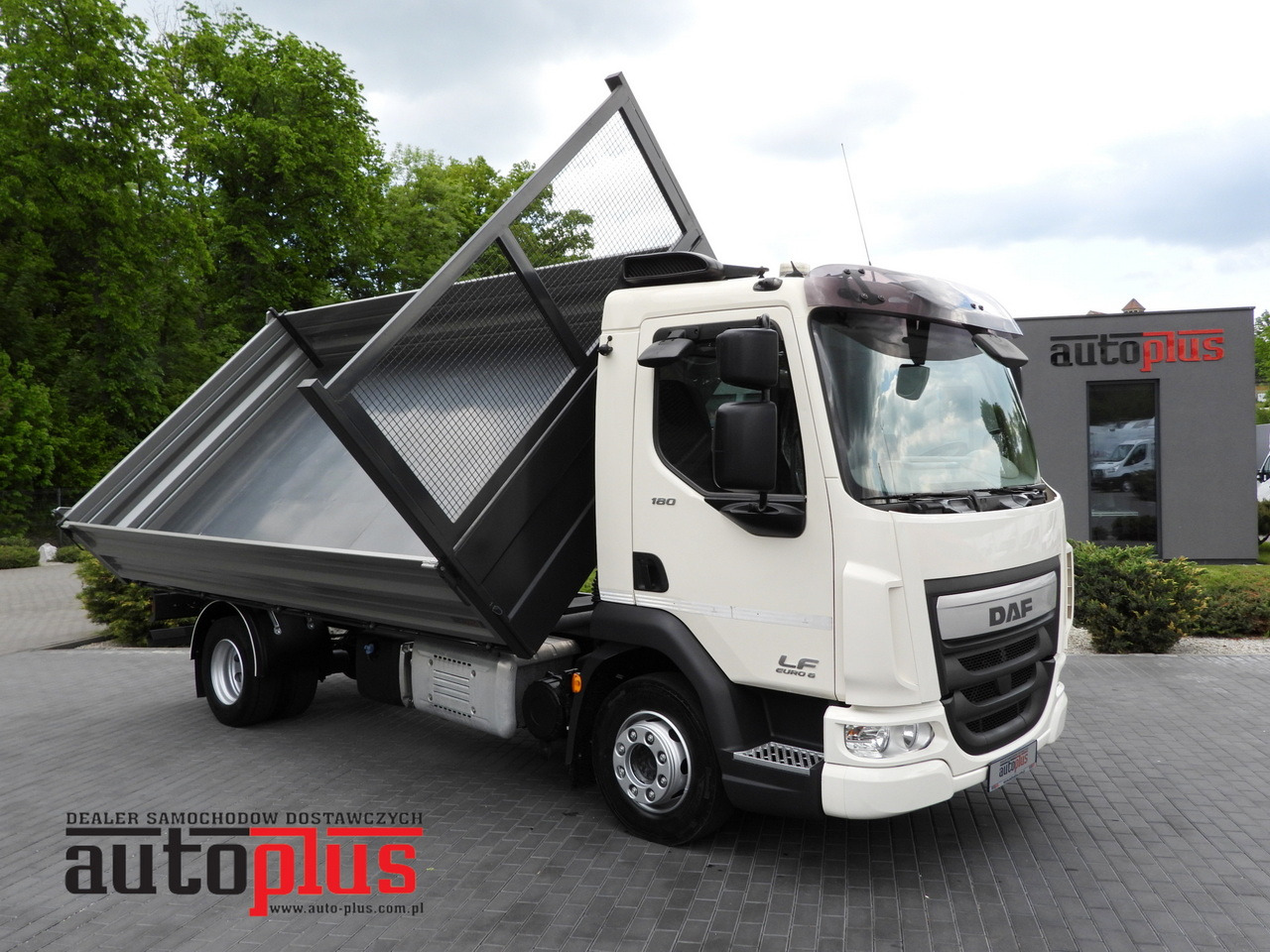 DAF LF 180 THREE-WAY TIPPER CRUISE CONTROL LED LIGHTS AUTOMATIC TRANSMISSION TWIN WHEELS AIR CONDITIONING 180HP - 翻斗车:图1 DAF LF 180 THREE-WAY TIPPER CRUISE CONTROL LED LIGHTS AUTOMATIC TRANSMISSION TWIN WHEELS AIR CONDITIONING 180HP - 翻斗车:图1