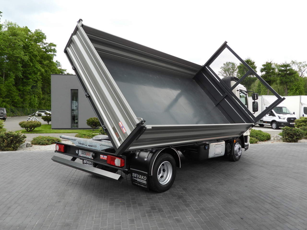 DAF LF 180 THREE-WAY TIPPER CRUISE CONTROL LED LIGHTS AUTOMATIC TRANSMISSION TWIN WHEELS AIR CONDITIONING 180HP - 翻斗车:图3 DAF LF 180 THREE-WAY TIPPER CRUISE CONTROL LED LIGHTS AUTOMATIC TRANSMISSION TWIN WHEELS AIR CONDITIONING 180HP - 翻斗车:图3