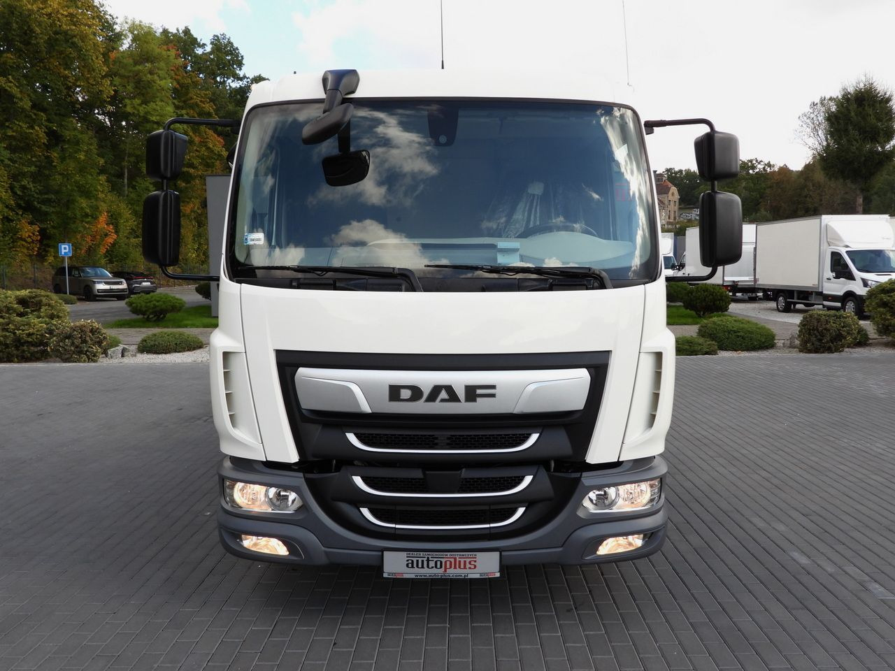 集装箱运输车/ 可拆卸车身的卡车 DAF LF 230 CONTAINER CARRIER PLATFORM + TRAILER WEBASTO CRUISE CONTROL LED LIGHTS PNEUMATICS AUTOMATIC TRANSMISSION  TWIN WHEELS AIR CONDITIONING  230HP：图5