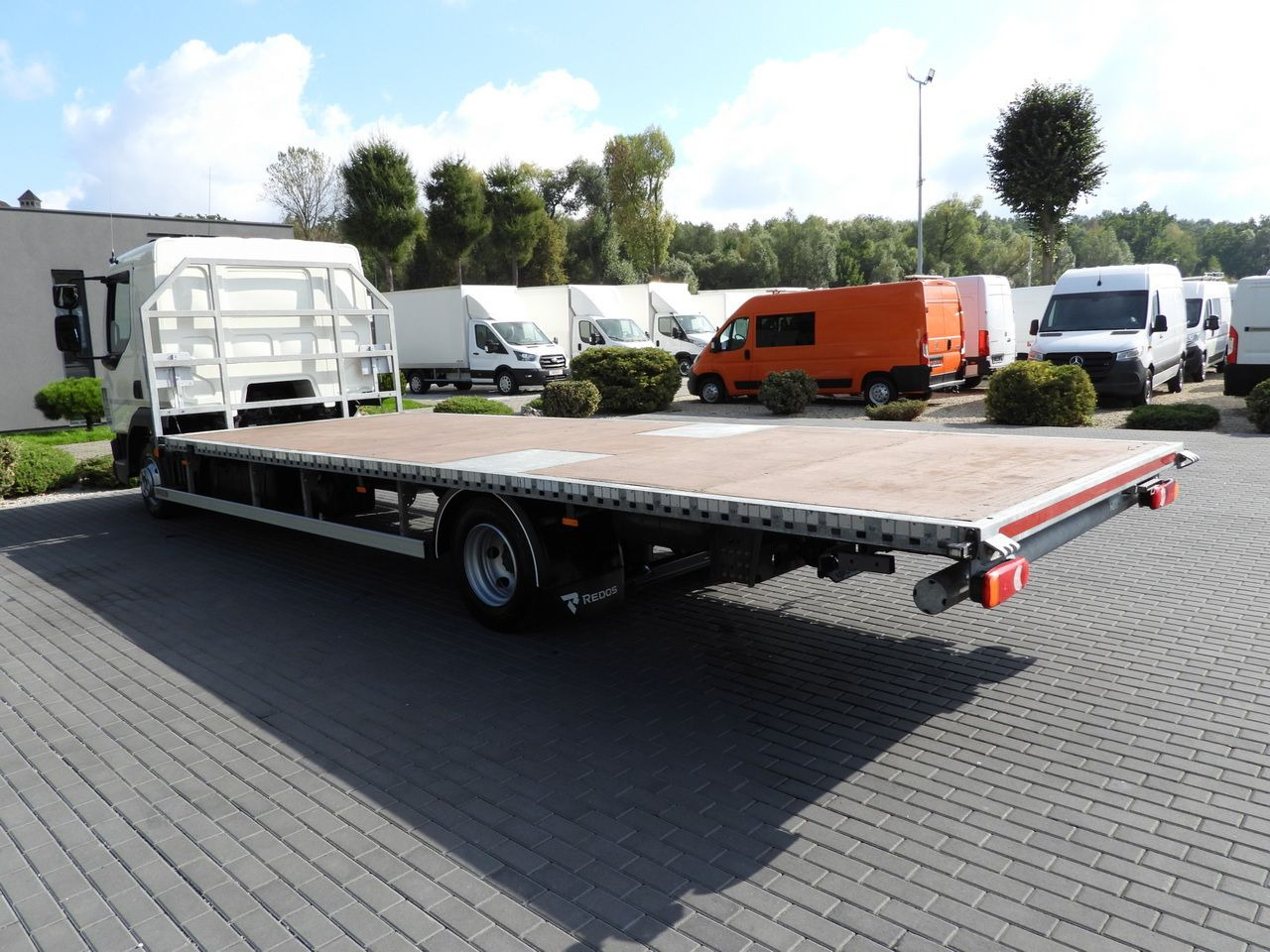 集装箱运输车/ 可拆卸车身的卡车 DAF LF 230 CONTAINER CARRIER PLATFORM + TRAILER WEBASTO CRUISE CONTROL LED LIGHTS PNEUMATICS AUTOMATIC TRANSMISSION  TWIN WHEELS AIR CONDITIONING  230HP：图9