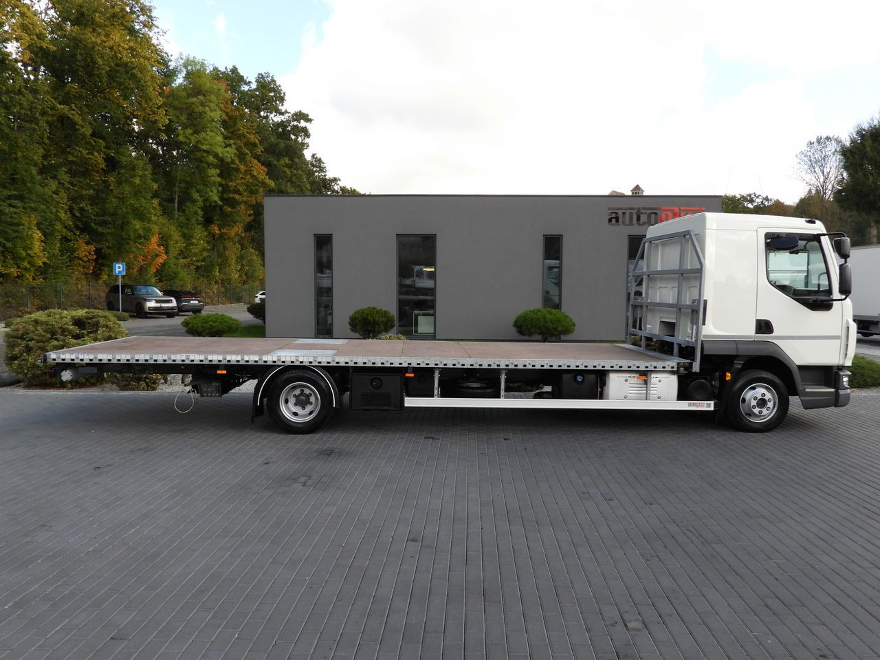 集装箱运输车/ 可拆卸车身的卡车 DAF LF 230 CONTAINER CARRIER PLATFORM + TRAILER WEBASTO CRUISE CONTROL LED LIGHTS PNEUMATICS AUTOMATIC TRANSMISSION  TWIN WHEELS AIR CONDITIONING  230HP：图7