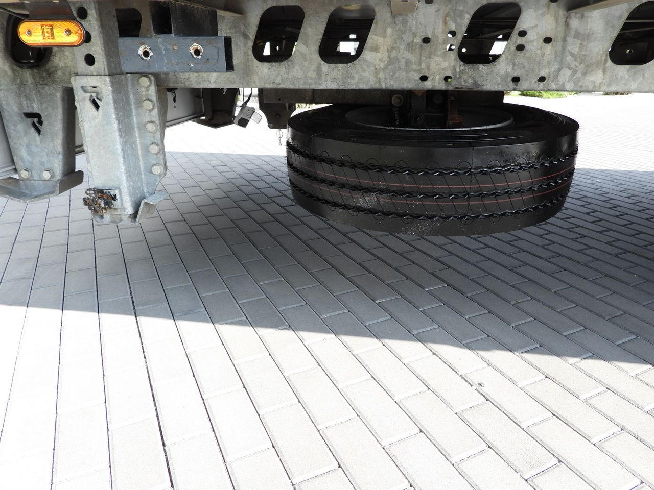 集装箱运输车/ 可拆卸车身的卡车 DAF LF 230 CONTAINER CARRIER PLATFORM + TRAILER WEBASTO CRUISE CONTROL LED LIGHTS PNEUMATICS AUTOMATIC TRANSMISSION  TWIN WHEELS AIR CONDITIONING  230HP：图39