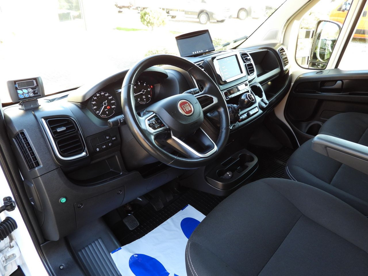 FIAT DUCATO REGRIGERATOR BOX -5*C HEATING FUNCTION AIR CONDITIONING 140HP - 冷藏货车:图2 FIAT DUCATO REGRIGERATOR BOX -5*C HEATING FUNCTION AIR CONDITIONING 140HP - 冷藏货车:图2