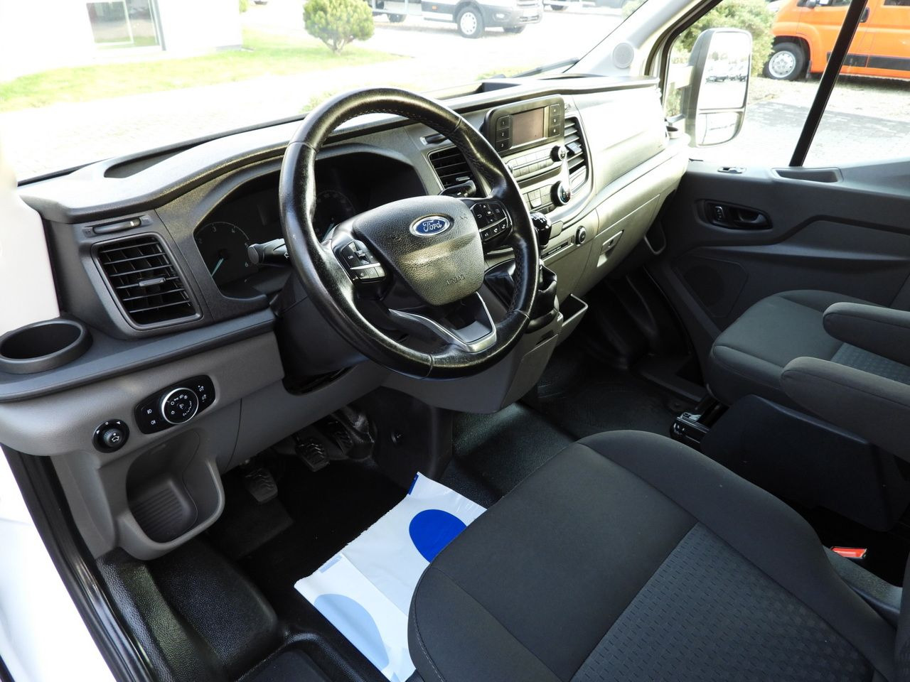 FORD TRANSIT 4x4 STAKE BODY DOUBLE CABIN DOKA 6 SEATS CRUISE CONTROL LED LIGHTS AIR CONDITIONING 170HP - 康比货车:图2 FORD TRANSIT 4x4 STAKE BODY DOUBLE CABIN DOKA 6 SEATS CRUISE CONTROL LED LIGHTS AIR CONDITIONING 170HP - 康比货车:图2