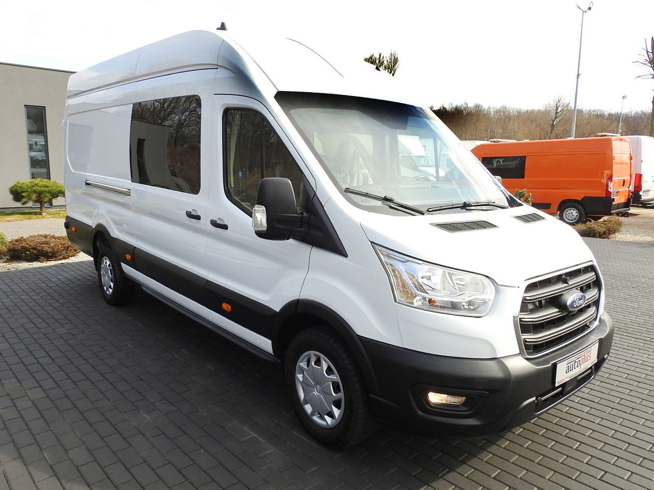 FORD TRANSIT BOX DELIVERY VAN 6 SEATS CRUISE CONTROL LED LIGHTS AIR CONDITIONING 180HP - 无侧窗厢式货车:图4 FORD TRANSIT BOX DELIVERY VAN 6 SEATS CRUISE CONTROL LED LIGHTS AIR CONDITIONING 180HP - 无侧窗厢式货车:图4