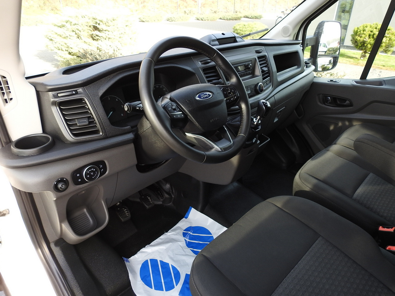 FORD TRANSIT BOX LIFT 8 PALLETS CRUISE CONTROL AIR CONDITIONING 130HP - 厢式货车:图2 FORD TRANSIT BOX LIFT 8 PALLETS CRUISE CONTROL AIR CONDITIONING 130HP - 厢式货车:图2