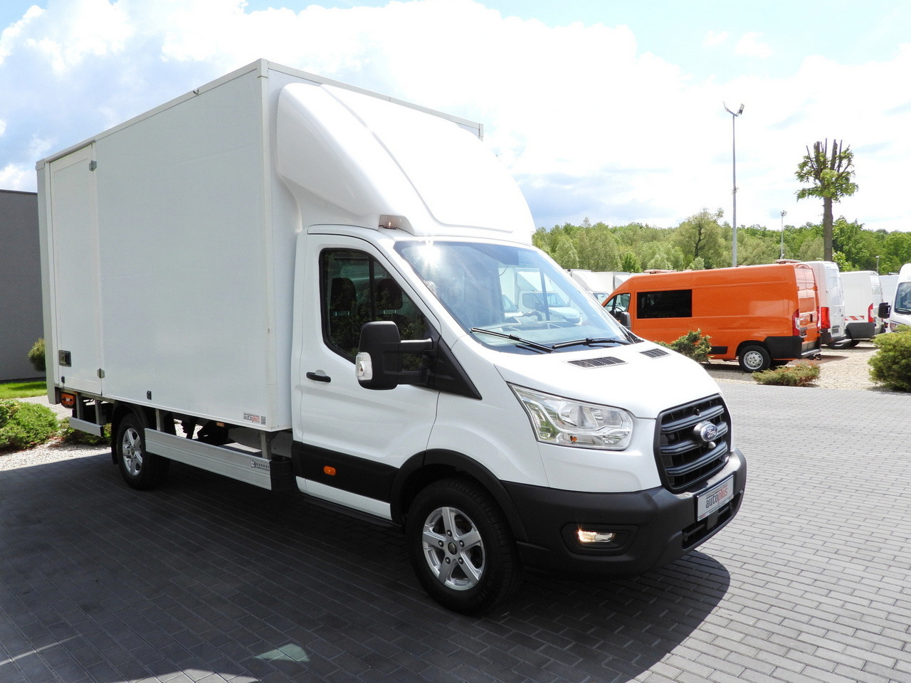 FORD TRANSIT  BOX LIFT 8 PALLETS CRUISE CONTROL LED LIGHTS AIR CONDITIONING  130HP - 厢式货车:图4 FORD TRANSIT  BOX LIFT 8 PALLETS CRUISE CONTROL LED LIGHTS AIR CONDITIONING  130HP - 厢式货车:图4