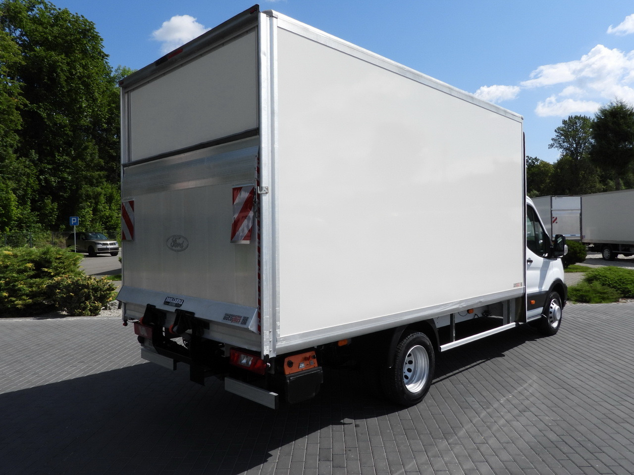 FORD TRANSIT BOX LIFT 8 PALLETS CRUISE CONTROL LED LIGHTS TWIN WHEELS AIR CONDITIONING  130HP - 厢式货车:图3 FORD TRANSIT BOX LIFT 8 PALLETS CRUISE CONTROL LED LIGHTS TWIN WHEELS AIR CONDITIONING  130HP - 厢式货车:图3