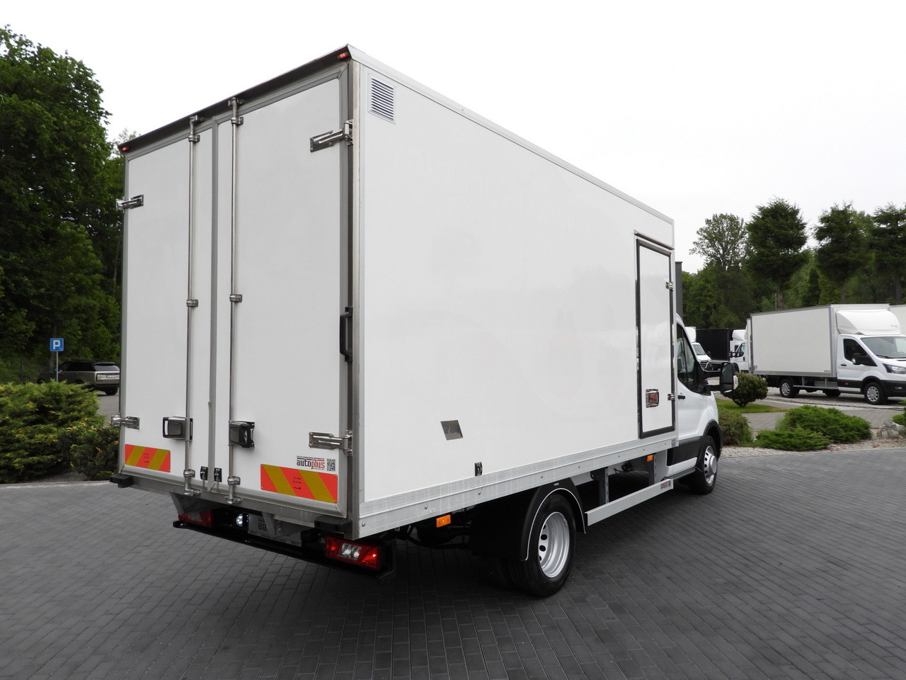 FORD TRANSIT BOX / REFRIGERATOR BOX 5*C / CRUISE CONTROL LED LIGHTS TWIN WHEELS AIR CONDITIONING 130HP - 厢式货车:图3 FORD TRANSIT BOX / REFRIGERATOR BOX 5*C / CRUISE CONTROL LED LIGHTS TWIN WHEELS AIR CONDITIONING 130HP - 厢式货车:图3