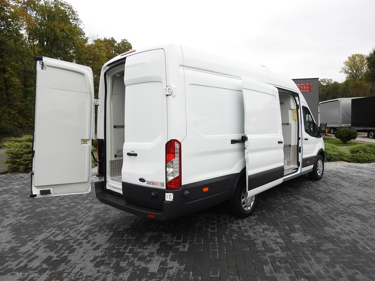 FORD TRANSIT REFRIGERATOR VAN 0*C HEATING FUNCTION POWER SUPPLY 230V CRUISE CONTROL NAVIGATION AIR CONDITIONING LED LIGHTS 130HP - 冷藏货车:图3 FORD TRANSIT REFRIGERATOR VAN 0*C HEATING FUNCTION POWER SUPPLY 230V CRUISE CONTROL NAVIGATION AIR CONDITIONING LED LIGHTS 130HP - 冷藏货车:图3