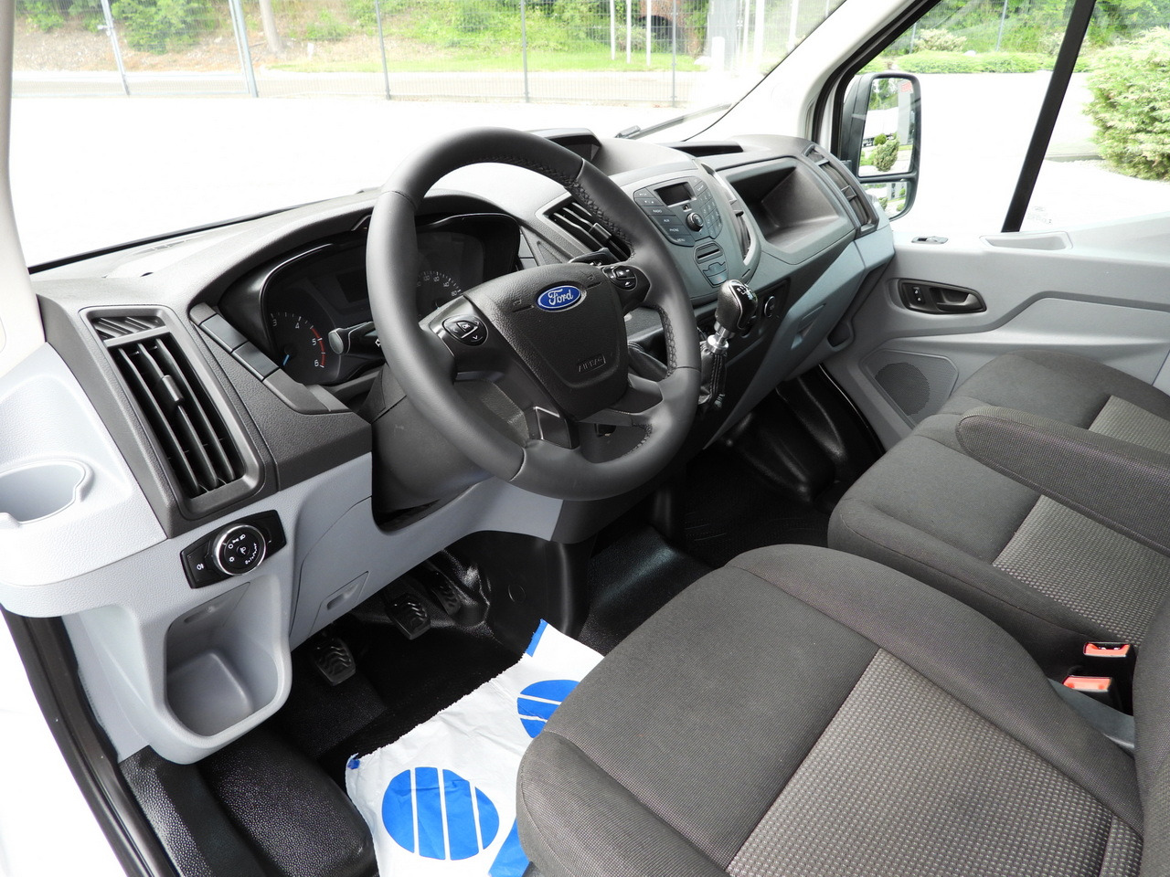 FORD TRANSIT REFRIGERATOR VAN 5*C AIR CONDITIONING 105HP - 冷藏货车:图2 FORD TRANSIT REFRIGERATOR VAN 5*C AIR CONDITIONING 105HP - 冷藏货车:图2