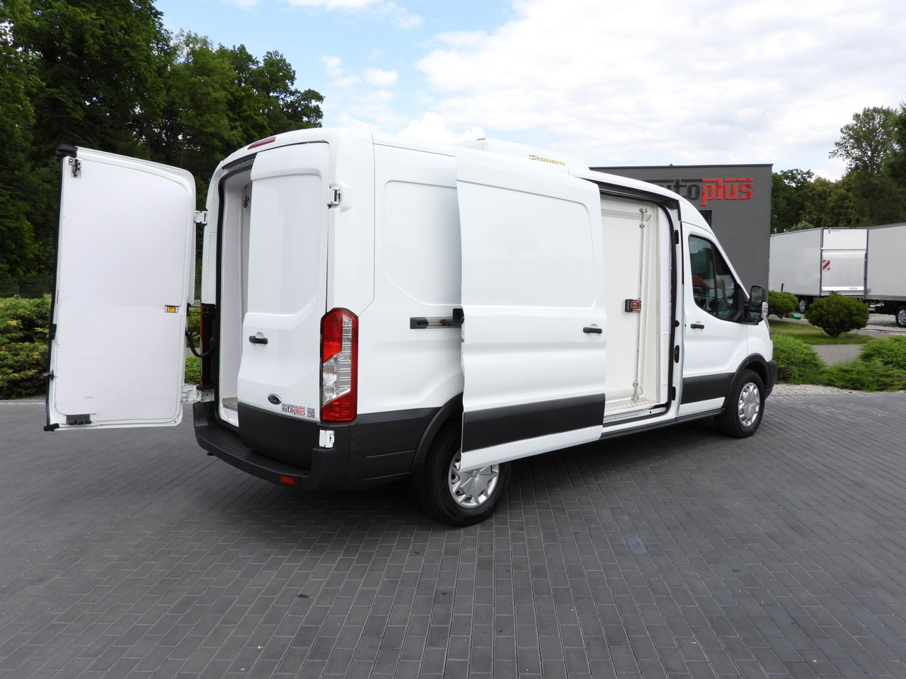 FORD TRANSIT REFRIGERATOR VAN 5*C AIR CONDITIONING 105HP - 冷藏货车:图3 FORD TRANSIT REFRIGERATOR VAN 5*C AIR CONDITIONING 105HP - 冷藏货车:图3