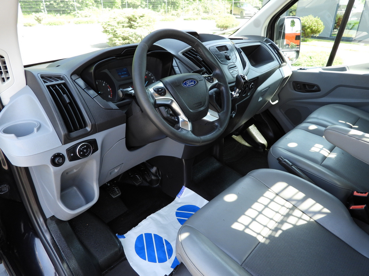 FORD TRANSIT STAKE BODY 8 PALLETS CRUISE CONTROL TWIN WHEELS AIR CONDITIONING 125HP - 平板货车:图2 FORD TRANSIT STAKE BODY 8 PALLETS CRUISE CONTROL TWIN WHEELS AIR CONDITIONING 125HP - 平板货车:图2
