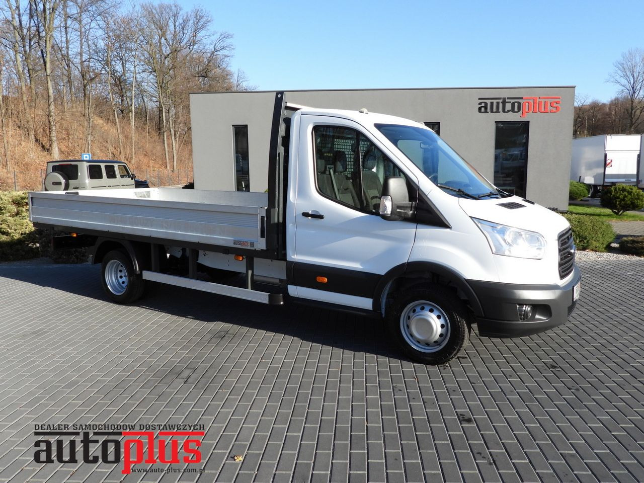 FORD TRANSIT STAKE BODY 8 PALLETS TWIN WHEELS AIR CONDITIONING 155HP - 平板货车:图1 FORD TRANSIT STAKE BODY 8 PALLETS TWIN WHEELS AIR CONDITIONING 155HP - 平板货车:图1