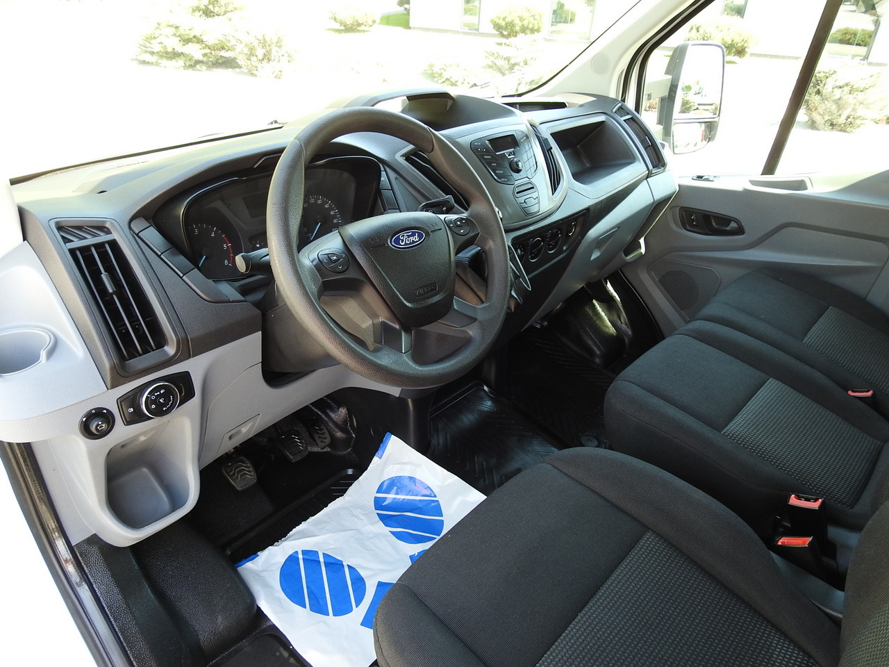 FORD TRANSIT STAKE BODY DOUBLE CABIN DOKA 7 SEATS AIR CONDITIONING 130HP - 康比货车:图2 FORD TRANSIT STAKE BODY DOUBLE CABIN DOKA 7 SEATS AIR CONDITIONING 130HP - 康比货车:图2