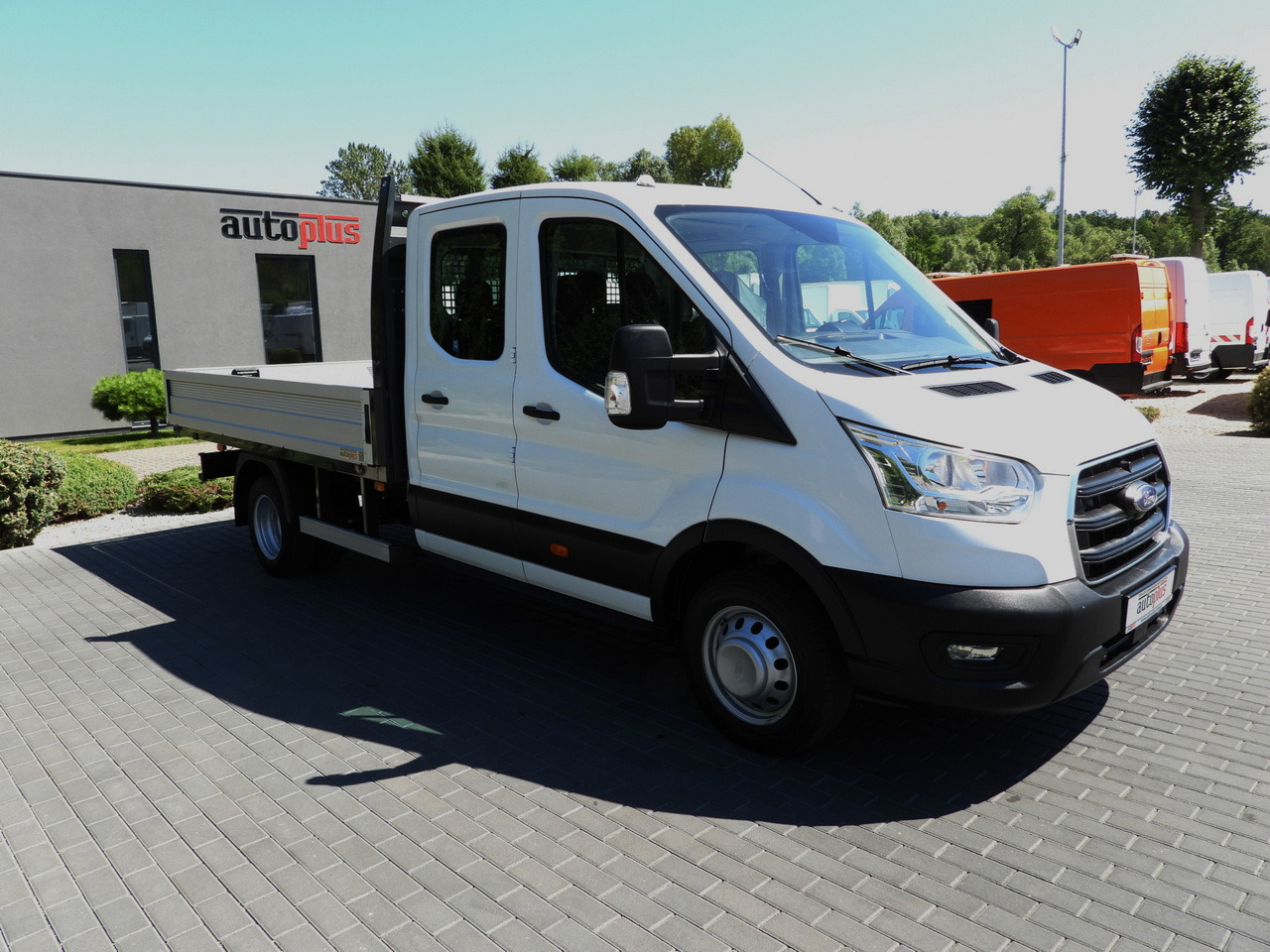 FORD TRANSIT STAKE BODY DOUBLE CABIN DOKA 7 SEATS TWIN WHEELS AIR CONDITIONING 130HP - 康比货车:图4 FORD TRANSIT STAKE BODY DOUBLE CABIN DOKA 7 SEATS TWIN WHEELS AIR CONDITIONING 130HP - 康比货车:图4