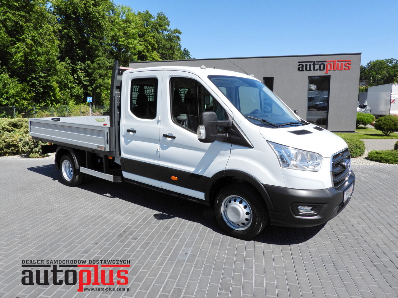 FORD TRANSIT STAKE BODY DOUBLE CABIN DOKA 7 SEATS TWIN WHEELS AIR CONDITIONING 130HP - 平板货车:图1 FORD TRANSIT STAKE BODY DOUBLE CABIN DOKA 7 SEATS TWIN WHEELS AIR CONDITIONING 130HP - 平板货车:图1