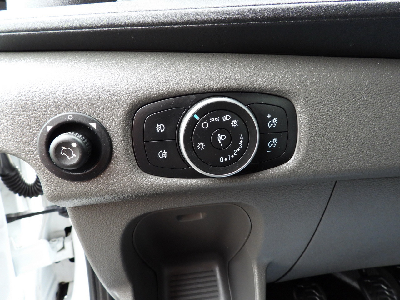 侧帘货车 FORD TRANSIT  TARPAULIN 10 PALLETS WEBASTO CRUISE CONTROL LED LIGHTS PNEUMATICS AIR CONDITIONING  160HP：图32