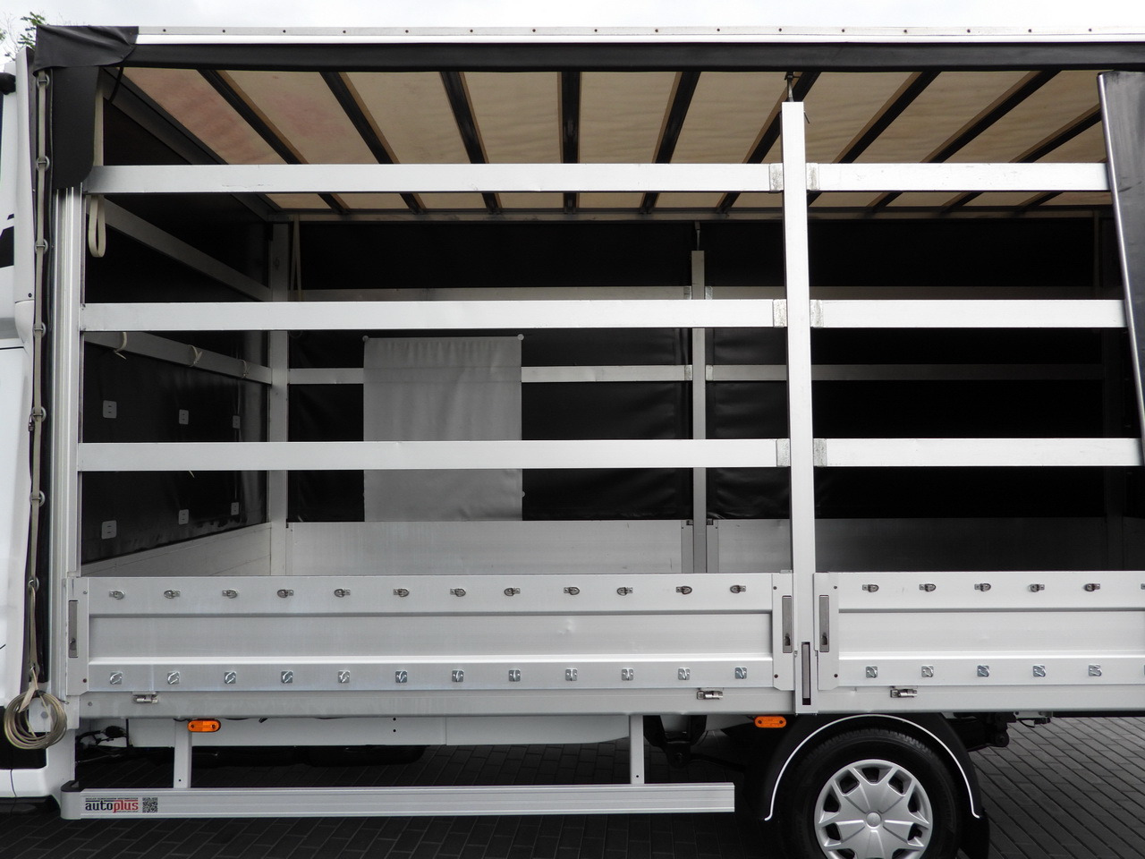 侧帘货车 FORD TRANSIT  TARPAULIN 10 PALLETS WEBASTO CRUISE CONTROL LED LIGHTS PNEUMATICS AIR CONDITIONING  160HP：图22