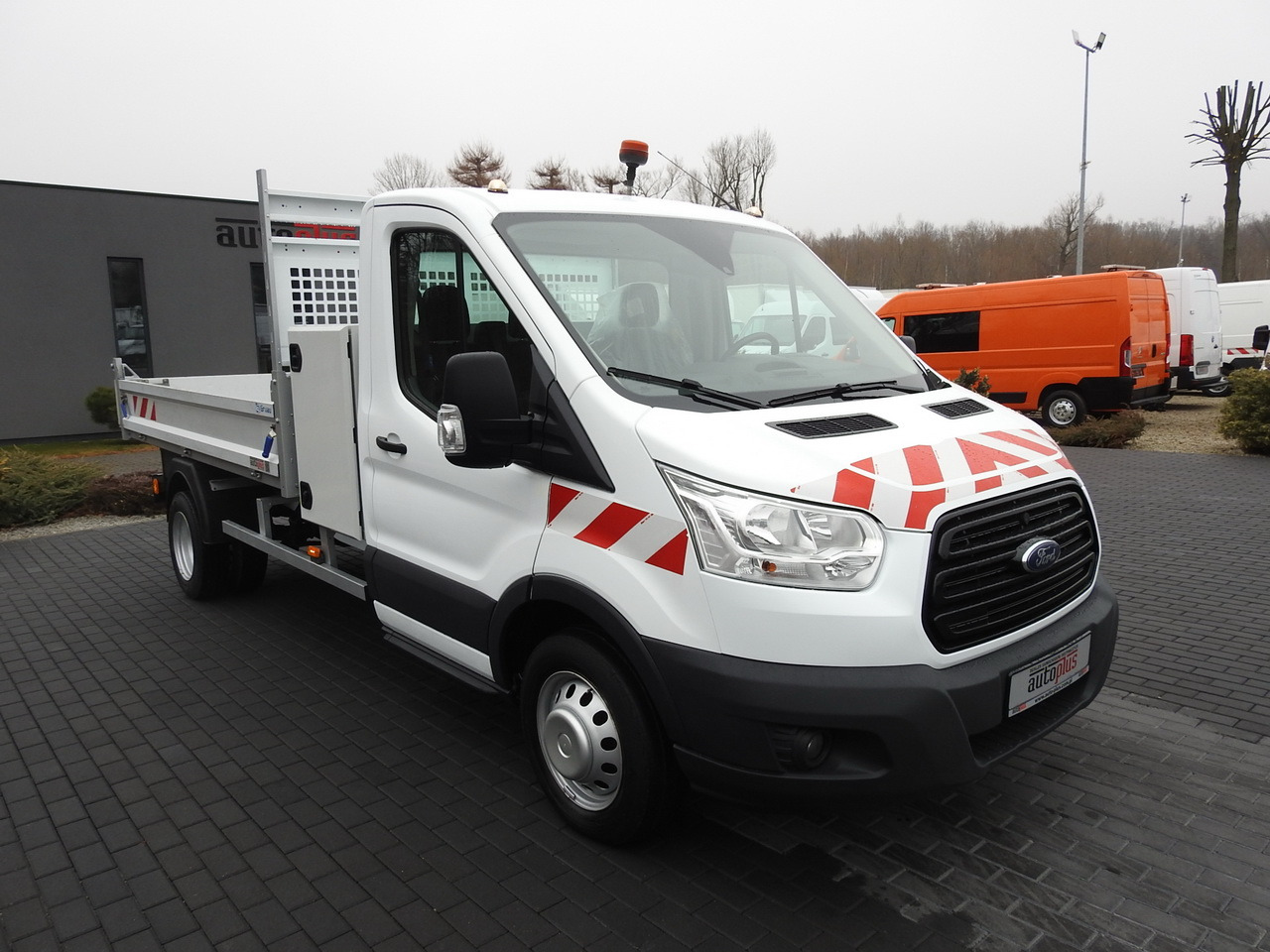 FORD TRANSIT TIPPER CRUISE CONTROL AIR CONDITIONING TWIN WHEELS 170HP - 翻斗货车:图4 FORD TRANSIT TIPPER CRUISE CONTROL AIR CONDITIONING TWIN WHEELS 170HP - 翻斗货车:图4