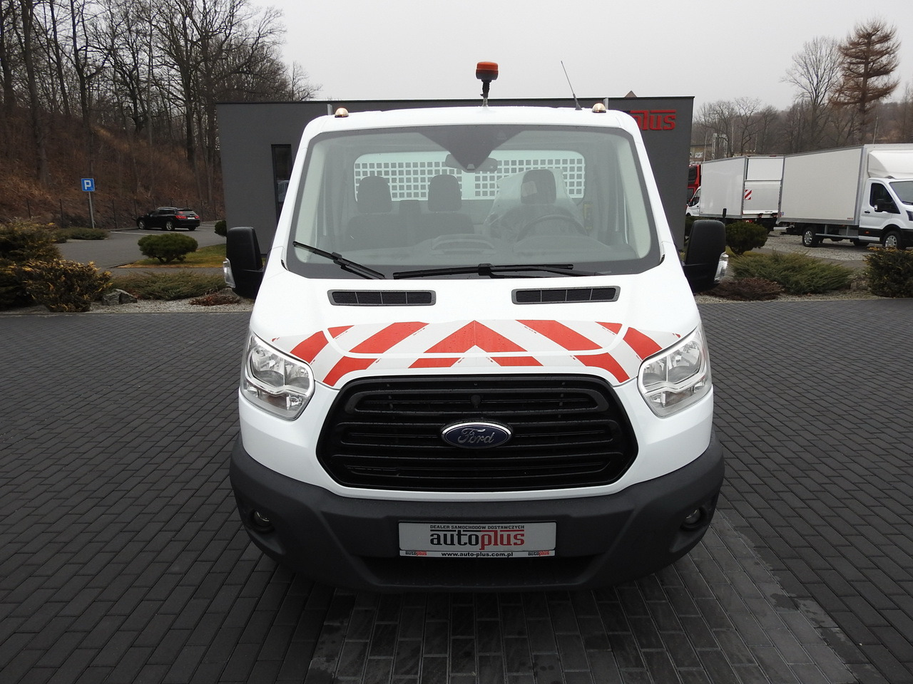 FORD TRANSIT TIPPER CRUISE CONTROL AIR CONDITIONING TWIN WHEELS 170HP - 翻斗货车:图5 FORD TRANSIT TIPPER CRUISE CONTROL AIR CONDITIONING TWIN WHEELS 170HP - 翻斗货车:图5
