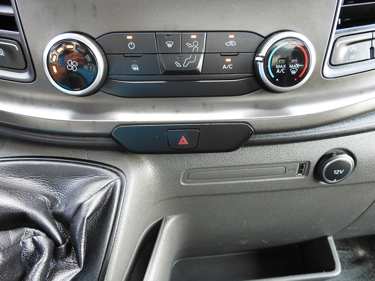 翻斗货车 FORD TRANSIT TIPPER CRUISE CONTROL AIR CONDITIONING TWIN WHEELS  170HP：图36
