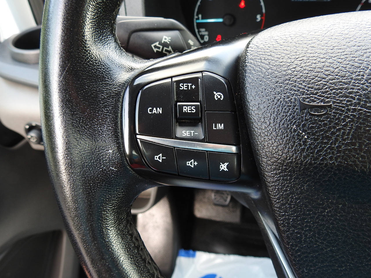 翻斗货车 FORD TRANSIT TIPPER CRUISE CONTROL AIR CONDITIONING TWIN WHEELS  170HP：图31