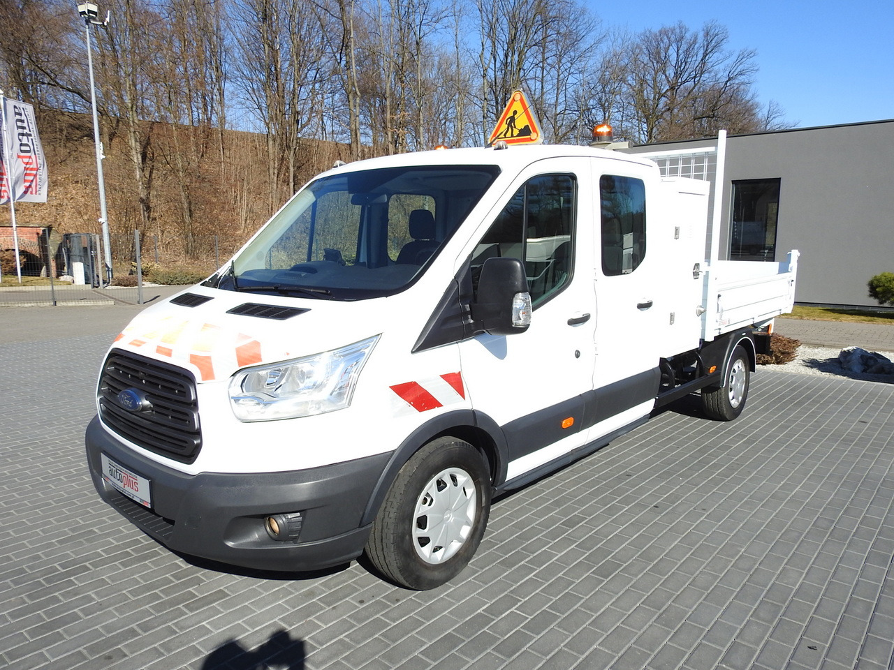 翻斗货车 FORD TRANSIT  TIPPER DOUBLE CABIN DOKA 6 SEATS CRUISE CONTROL AIR CONDITIONING  130HP：图6
