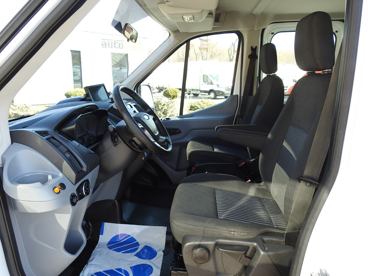 翻斗货车 FORD TRANSIT TIPPER DOUBLE CABIN DOKA 6 SEATS CRUISE CONTROL AIR CONDITIONING 130HP:图25 翻斗货车 FORD TRANSIT TIPPER DOUBLE CABIN DOKA 6 SEATS CRUISE CONTROL AIR CONDITIONING 130HP:图25