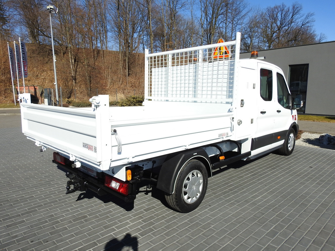 翻斗货车 FORD TRANSIT TIPPER DOUBLE CABIN DOKA 6 SEATS CRUISE CONTROL AIR CONDITIONING 130HP:图13 翻斗货车 FORD TRANSIT TIPPER DOUBLE CABIN DOKA 6 SEATS CRUISE CONTROL AIR CONDITIONING 130HP:图13