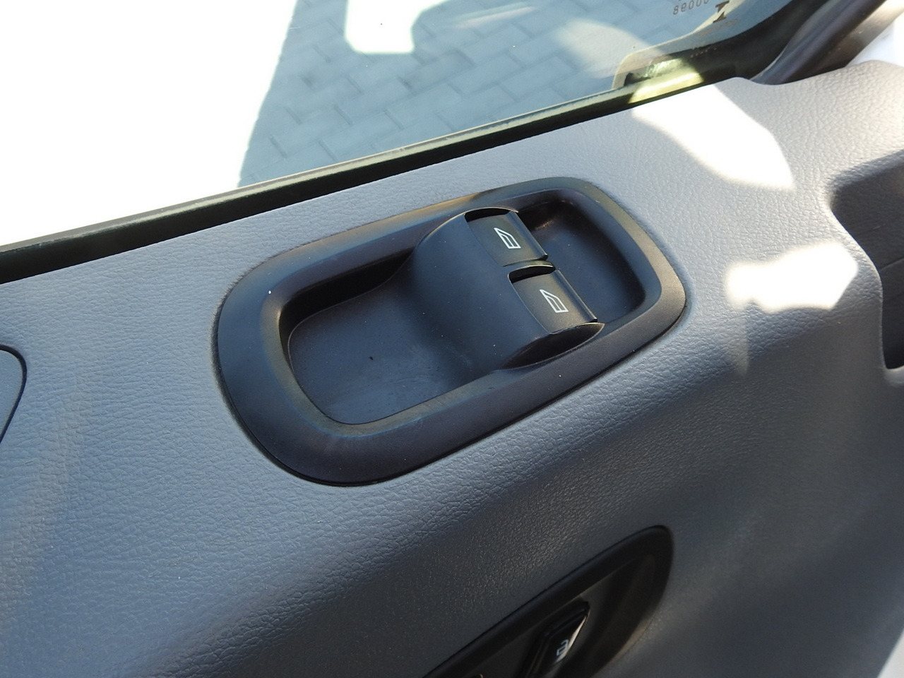 翻斗货车 FORD TRANSIT  TIPPER DOUBLE CABIN DOKA 6 SEATS CRUISE CONTROL AIR CONDITIONING  130HP：图28