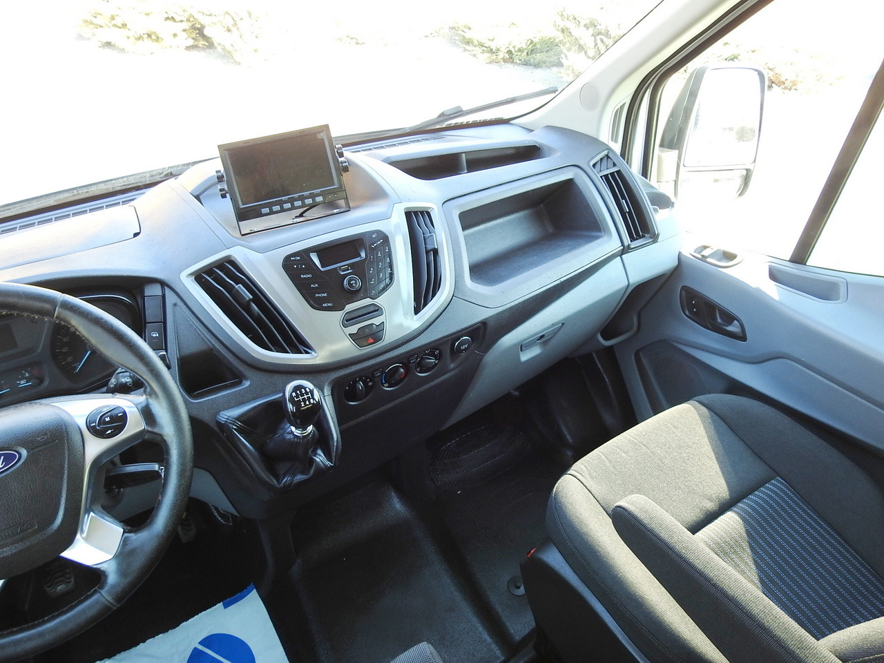 翻斗货车 FORD TRANSIT TIPPER DOUBLE CABIN DOKA 6 SEATS CRUISE CONTROL AIR CONDITIONING 130HP:图33 翻斗货车 FORD TRANSIT TIPPER DOUBLE CABIN DOKA 6 SEATS CRUISE CONTROL AIR CONDITIONING 130HP:图33