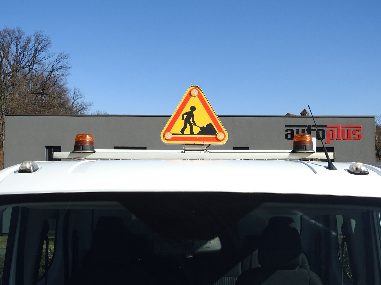 翻斗货车 FORD TRANSIT  TIPPER DOUBLE CABIN DOKA 6 SEATS CRUISE CONTROL AIR CONDITIONING  130HP：图15