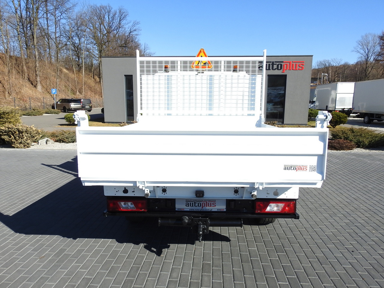 翻斗货车 FORD TRANSIT TIPPER DOUBLE CABIN DOKA 6 SEATS CRUISE CONTROL AIR CONDITIONING 130HP:图10 翻斗货车 FORD TRANSIT TIPPER DOUBLE CABIN DOKA 6 SEATS CRUISE CONTROL AIR CONDITIONING 130HP:图10